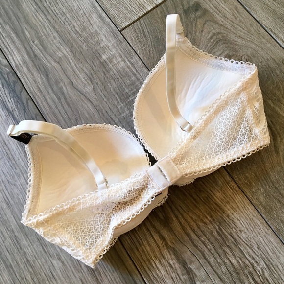 Victoria’s Secret Satin Push-up Bra - 32D - Picture 2 of 2